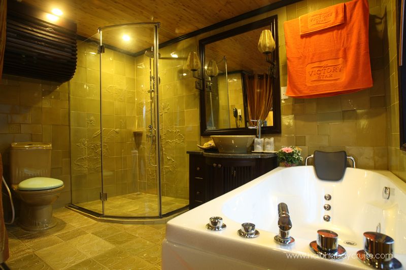 Bathroom 02 - Victory Star 32 cabins