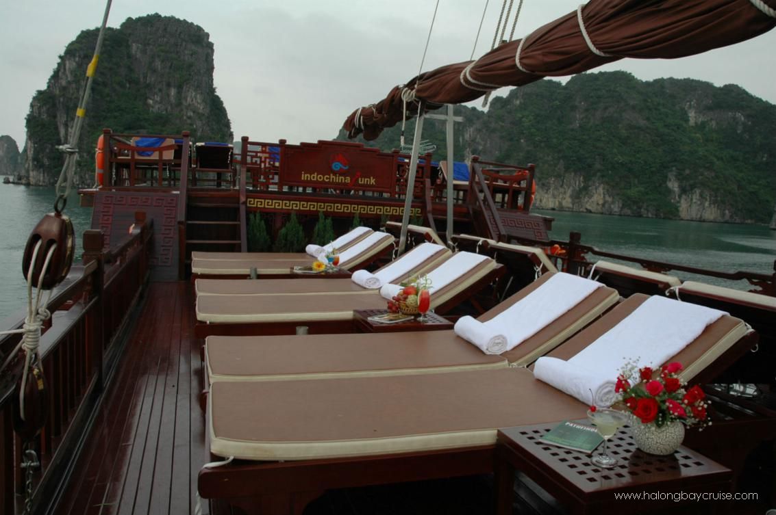 Dragon-Pearl-Junk-Sundeck