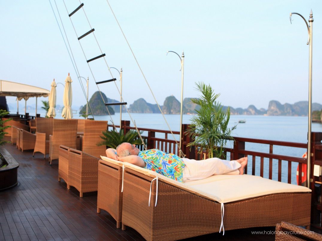 On the Sundeck 02 - Victory Star 32 cabins