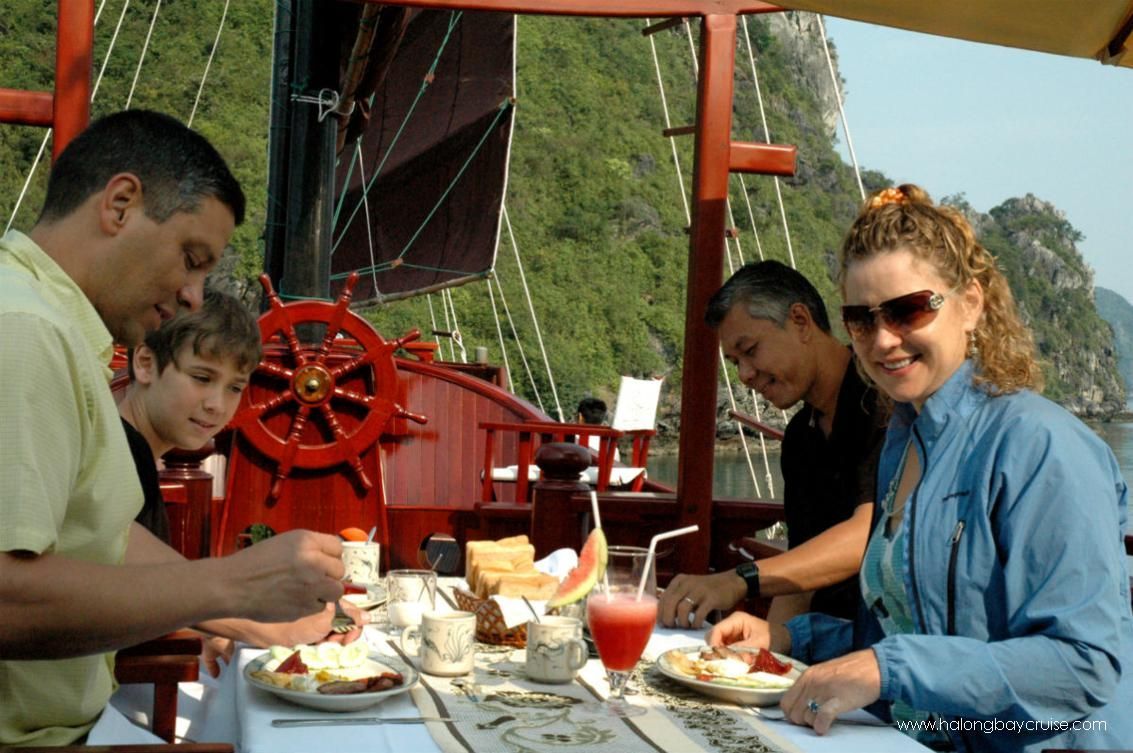 Red-Dragon-Junk-Break-fast