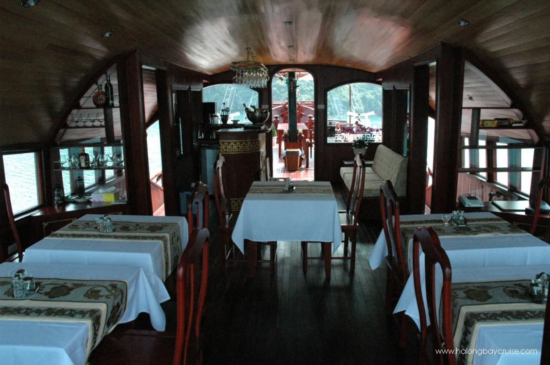 Red-Dragon-Junk-Dinning-room