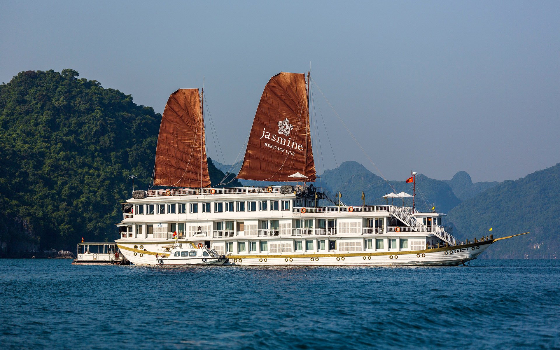 Heritage Line Jasmine - Luxury Cruise in Halong Bay, Vietnam