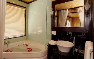 Junior Suite Bathroom