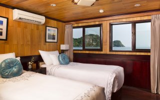 Twin Luxury Window cabin