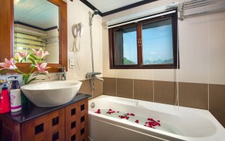 Bathroom on Suite cabin