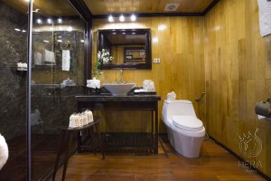 Hera Family Suite Bathroom