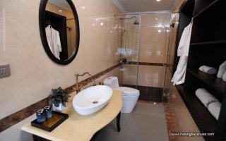 Legend Suite Bathroom