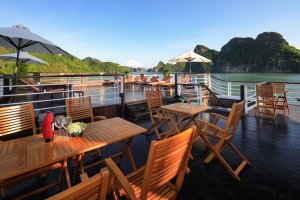 Perla Dawn Sails Cruise