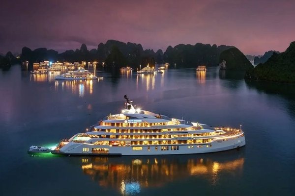 A Complete Guide to Choosing the Right Halong Bay Cruise: Budget to Luxury, Family to Part