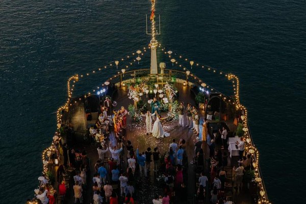 Chartering a Cruise in Halong Bay: A Complete Guide