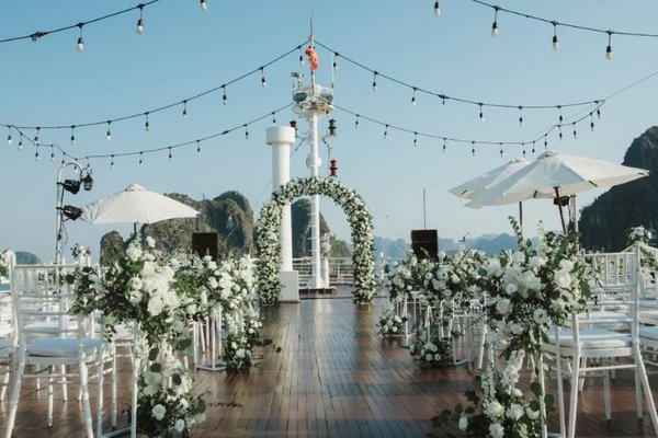How to Plan a Wedding on a Halong Bay Cruise: Checklist + Costs