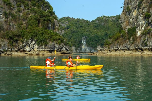 Comprehensive Guide for Visitors from Singapore to Halong Bay - Plus Cruise Tips