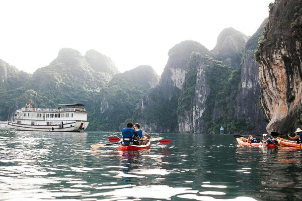 Travel Guide to Getting Around Halong Bay – From Land to Water