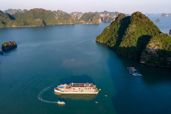 Day Cruise and Overnight Cruise in Halong Bay: Pros & Cons
