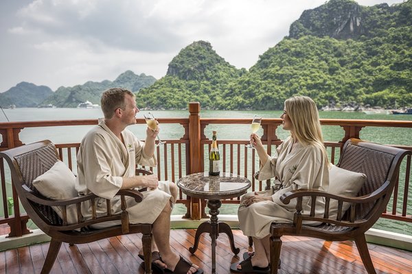 Halong Bay Travel Guide for Visitors from the UK